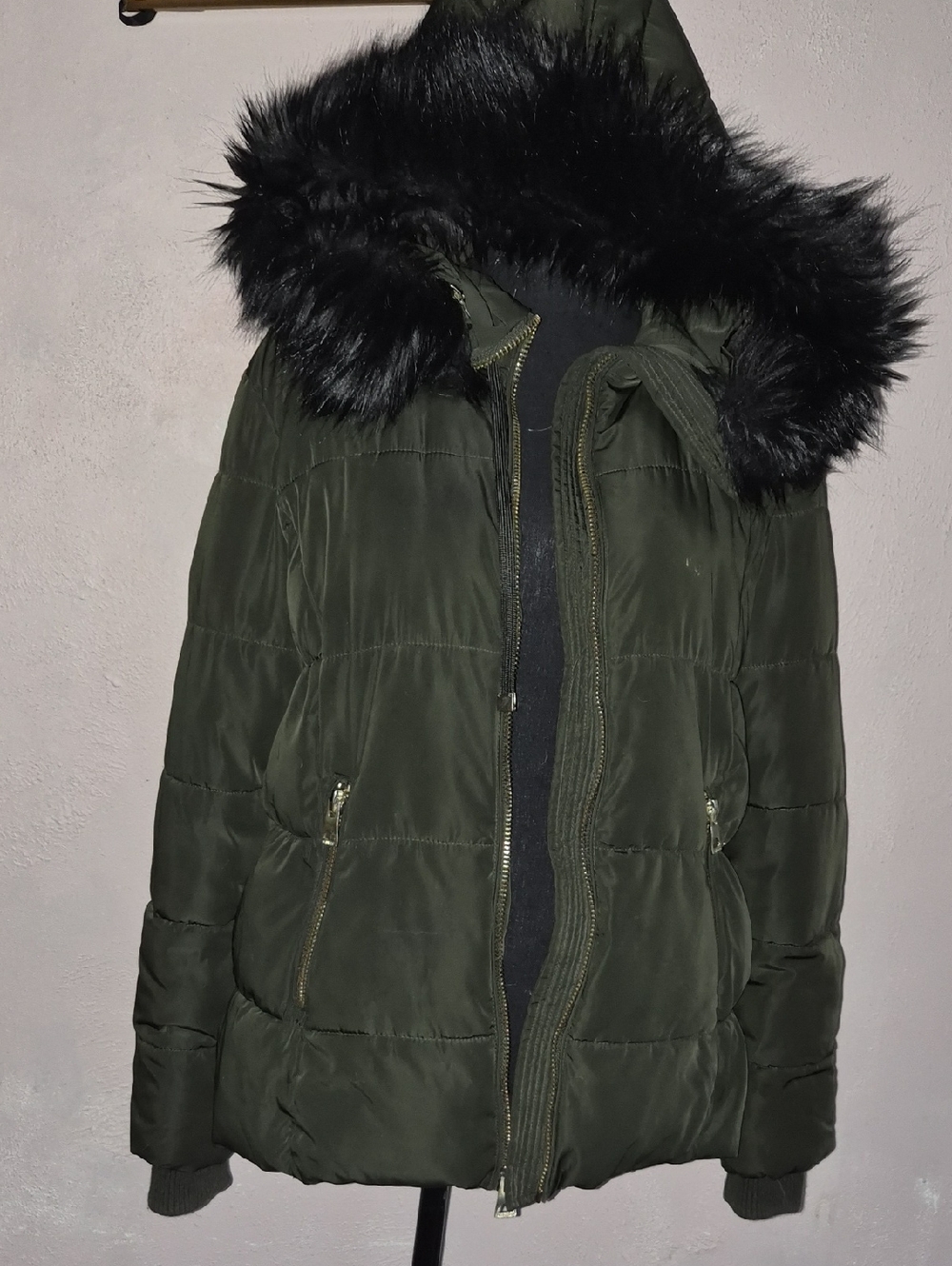 🩷💚Guess Olive Green Puffer Jacket with Black Faux Fur Trim